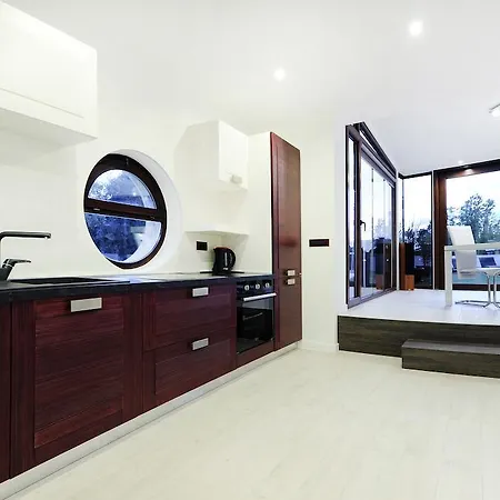 Feel Good Penthouse With Jacuzzi