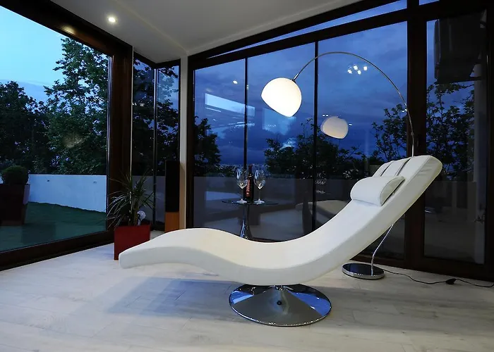 Feel Good Penthouse With Jacuzzi