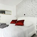 Апартаменти Feel Good Penthouse With Jacuzzi *