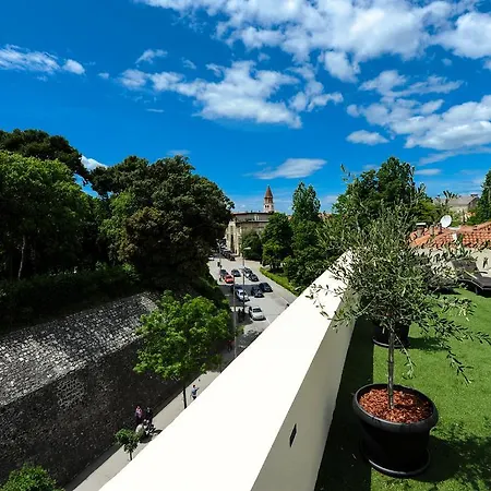 Feel Good Penthouse With Jacuzzi Ζαντάρ