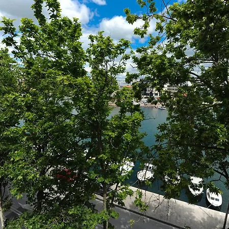 Feel Good Penthouse With Jacuzzi *