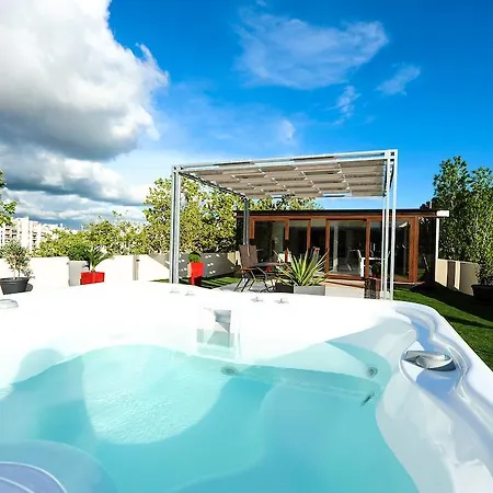 Feel Good Penthouse With Jacuzzi ザダル
