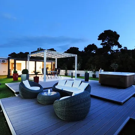 Feel Good Penthouse With Jacuzzi Апартаменты
