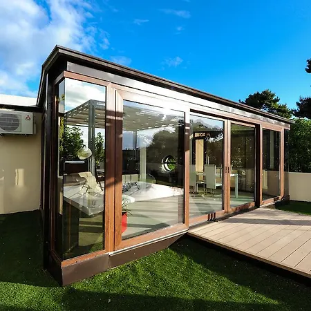 Feel Good Penthouse With Jacuzzi Апартаменты