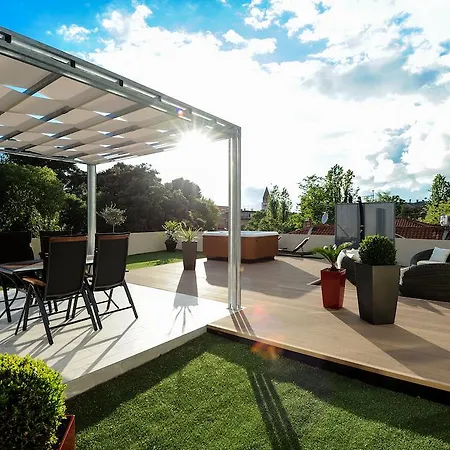 Feel Good Penthouse With Jacuzzi