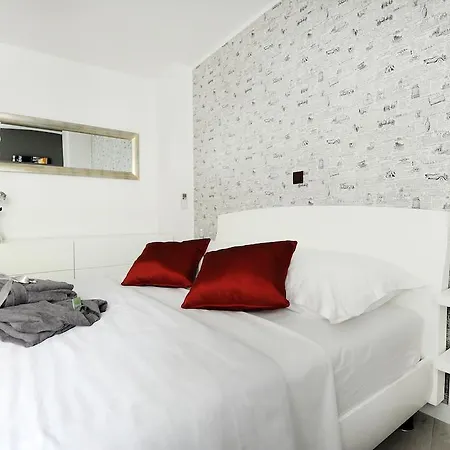 Апартаменты Feel Good Penthouse With Jacuzzi *