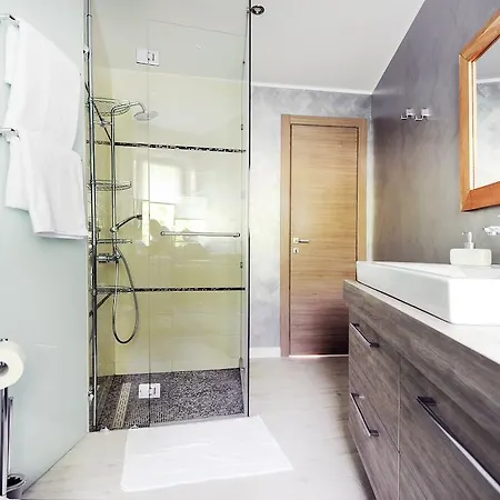 Feel Good Penthouse With Jacuzzi