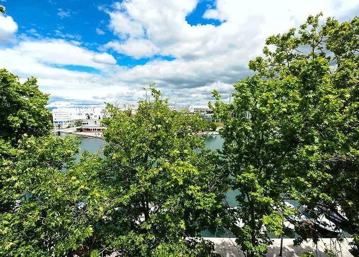 Feel Good Penthouse With Jacuzzi