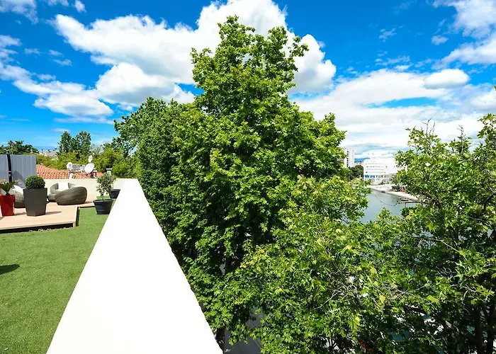 Apartment Feel Good Penthouse With Jacuzzi Zadar