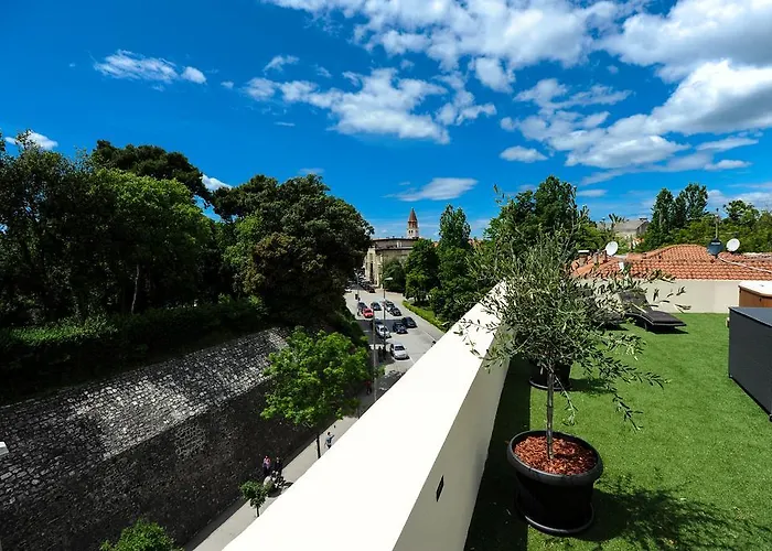 Feel Good Penthouse With Jacuzzi Zadar