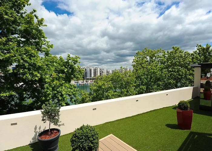 Feel Good Penthouse With Jacuzzi * Zadar