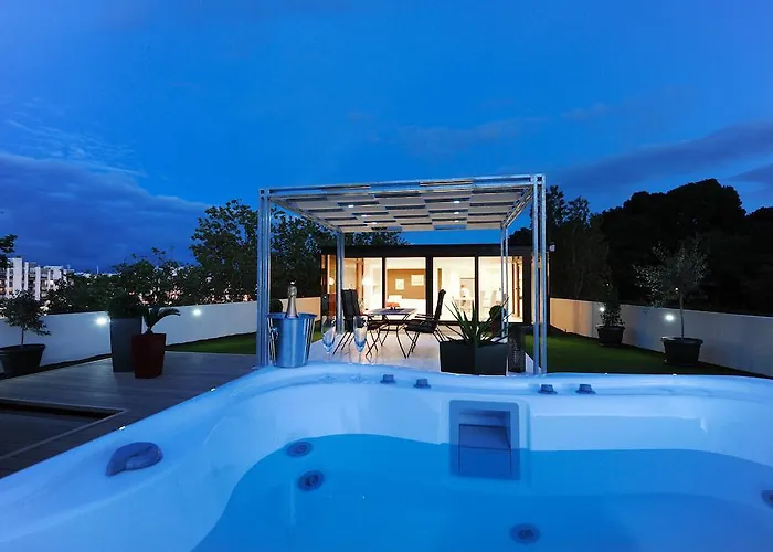 Feel Good Penthouse With Jacuzzi Lägenhet