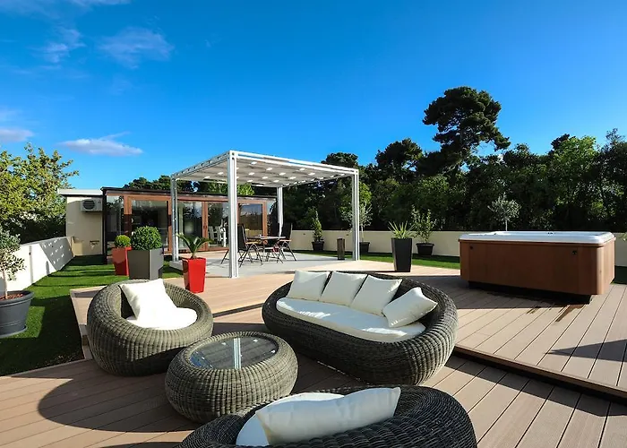 Feel Good Penthouse With Jacuzzi Apartment *