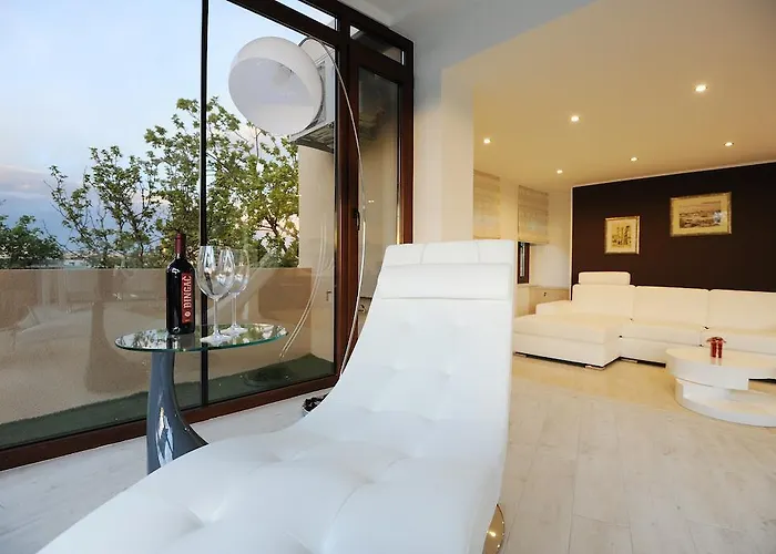 Apartment Feel Good Penthouse With Jacuzzi Zadar